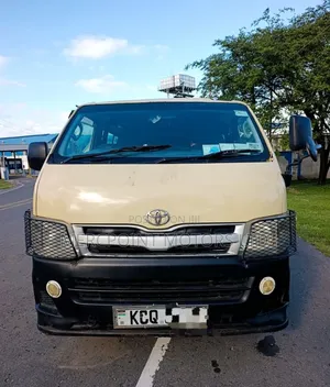 Toyota HiAce 2012 Beige