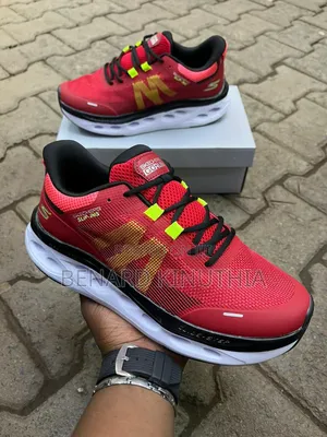 Max Cushioning Glide Step Sketchers