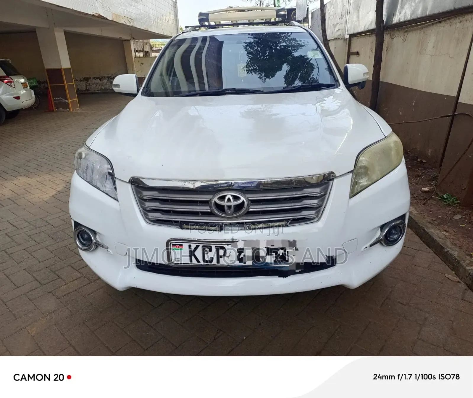 Toyota Vanguard 2011 White