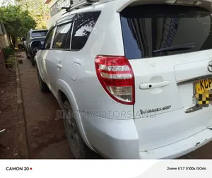 Toyota Vanguard 2011 White