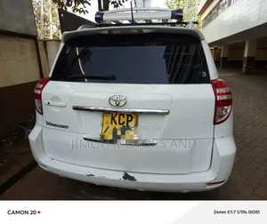 Toyota Vanguard 2011 White