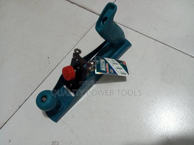 Total Tht9391 Manual Handheld Wood Planer.