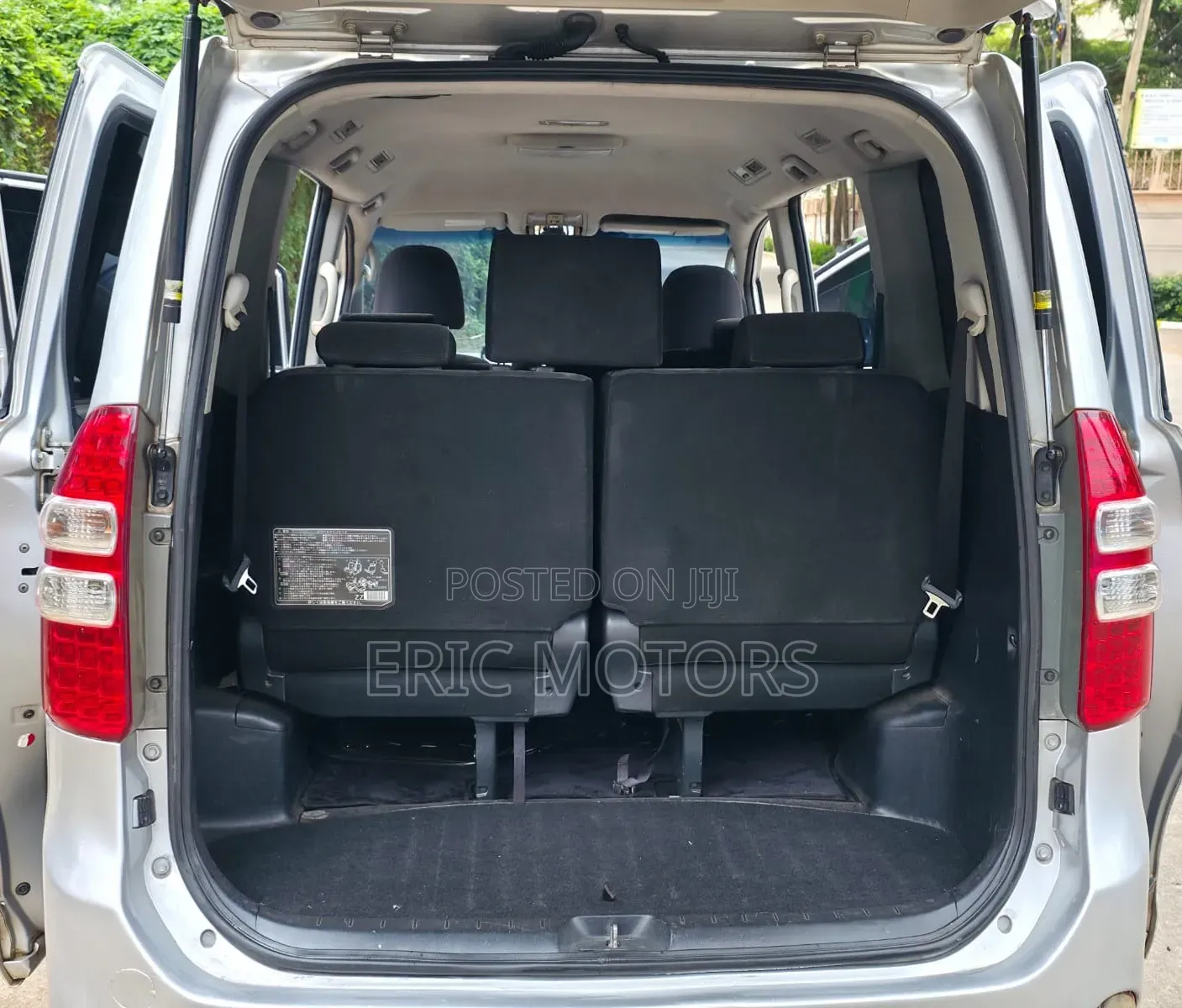 Toyota Noah 2012 Silver