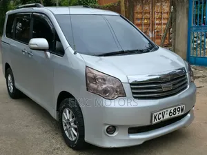 Toyota Noah 2012 Silver