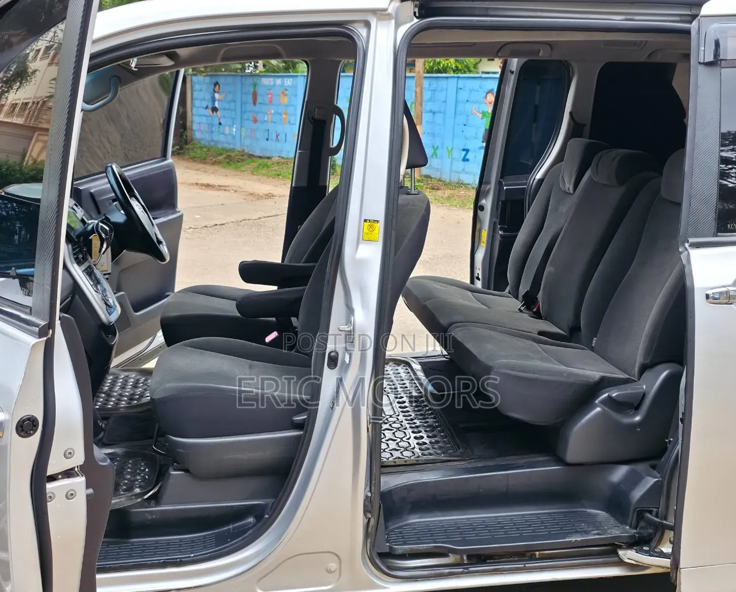 Toyota Noah 2012 Silver