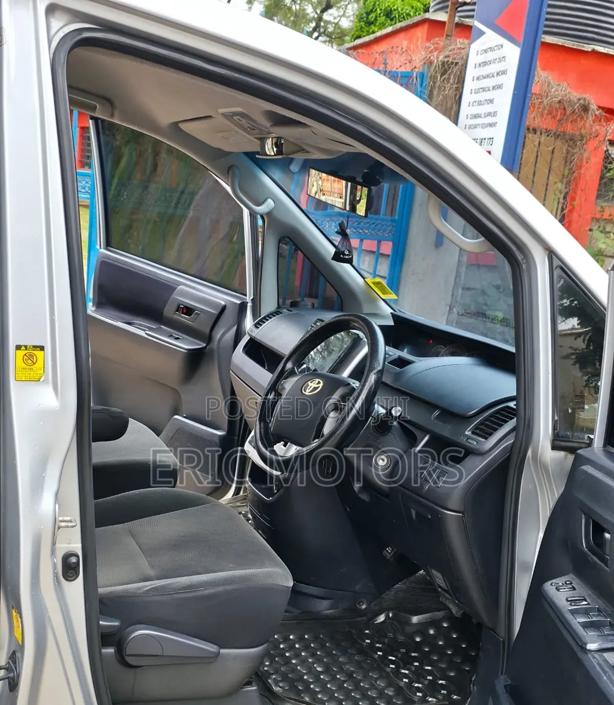 Toyota Noah 2012 Silver