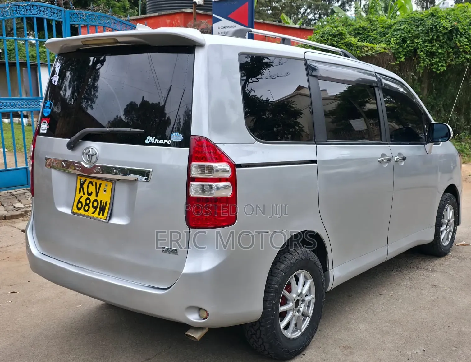 Toyota Noah 2012 Silver