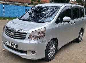 Toyota Noah 2012 Silver