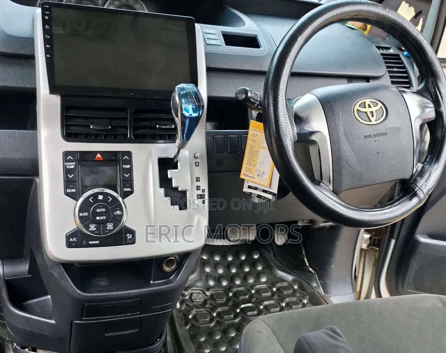 Toyota Noah 2012 Silver