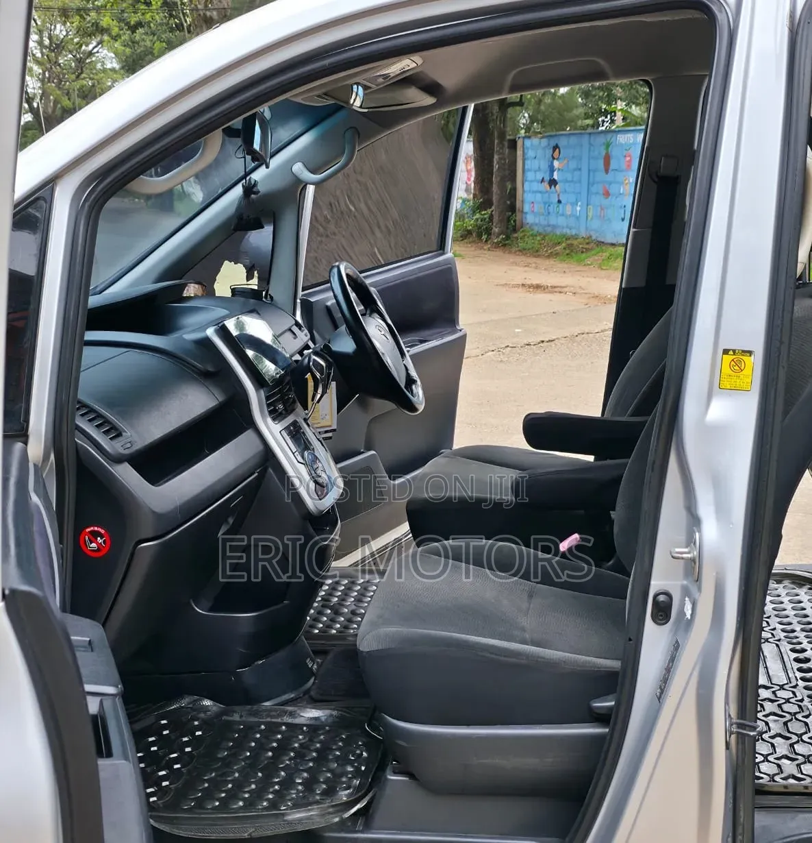Toyota Noah 2012 Silver