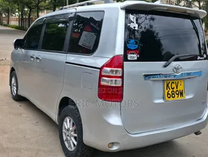Toyota Noah 2012 Silver