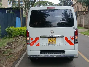 Toyota HiAce 2013 White