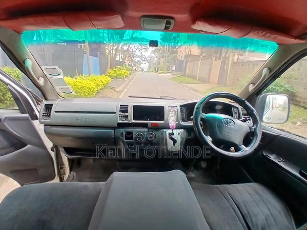 Toyota HiAce 2013 White - thumbnail 9