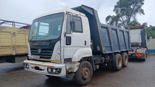 2015 Ashok Leyland - thumbnail 4