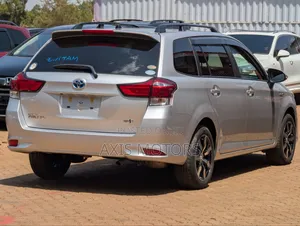Toyota Corolla Fielder 1.5 Hybrid FWD 2018 Silver