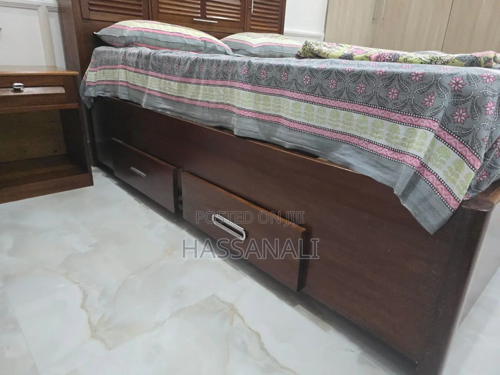 Hardwood Bed 5*6 With 2 Side Tables