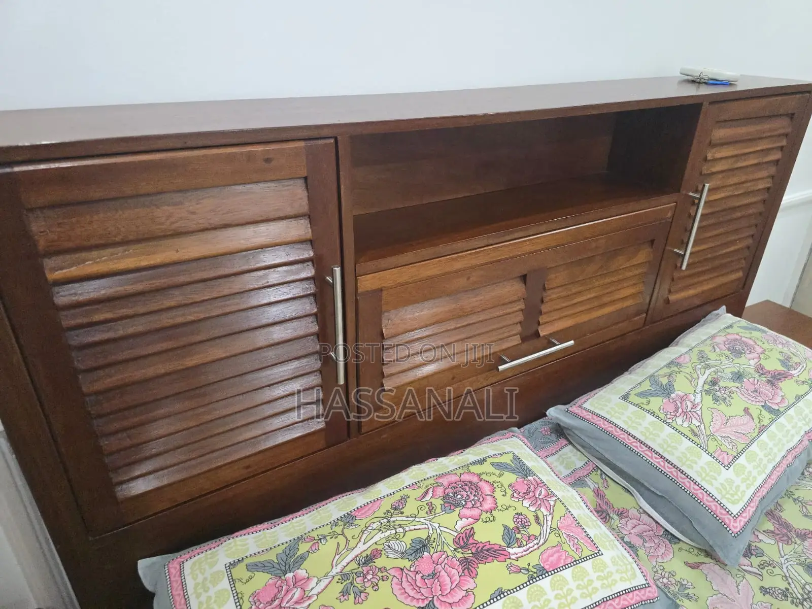 Hardwood Bed 5*6 With 2 Side Tables