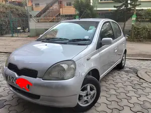 Toyota Vitz 2000 Silver