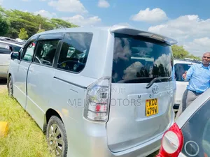 Toyota Voxy 2011 Silver
