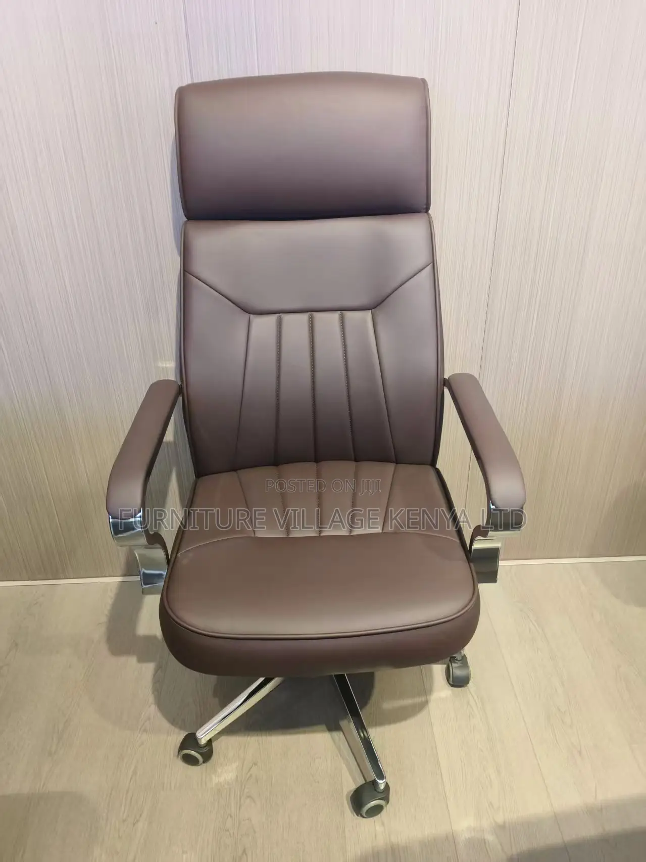 Upholstered Armrests Modern Office Boss Chair