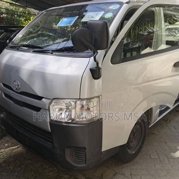 Toyota HiAce 2018 Silver - main view