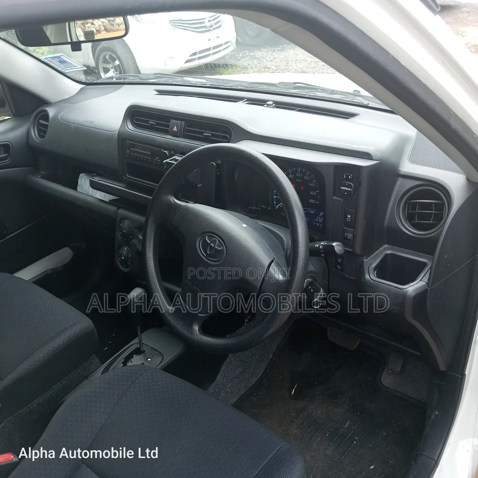 Toyota Probox 1.5 Hybrid DX Comfort 2019 White
