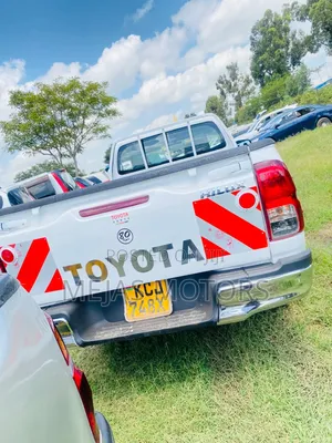Toyota Hilux 2016 White