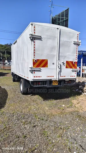 Mitsubishi Canter 4d33