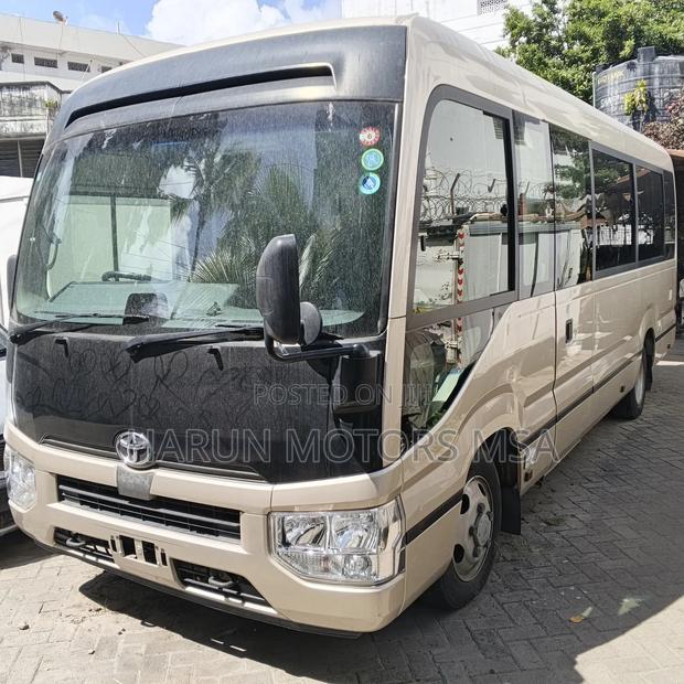 Toyota Coaster 2018 Brown - thumbnail 2