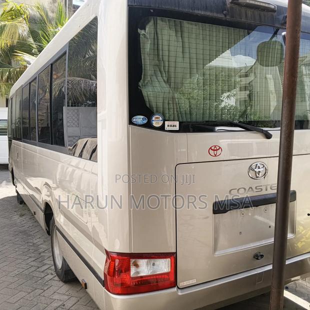 Toyota Coaster 2018 Brown - thumbnail 3