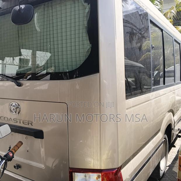 Toyota Coaster 2018 Brown - thumbnail 4