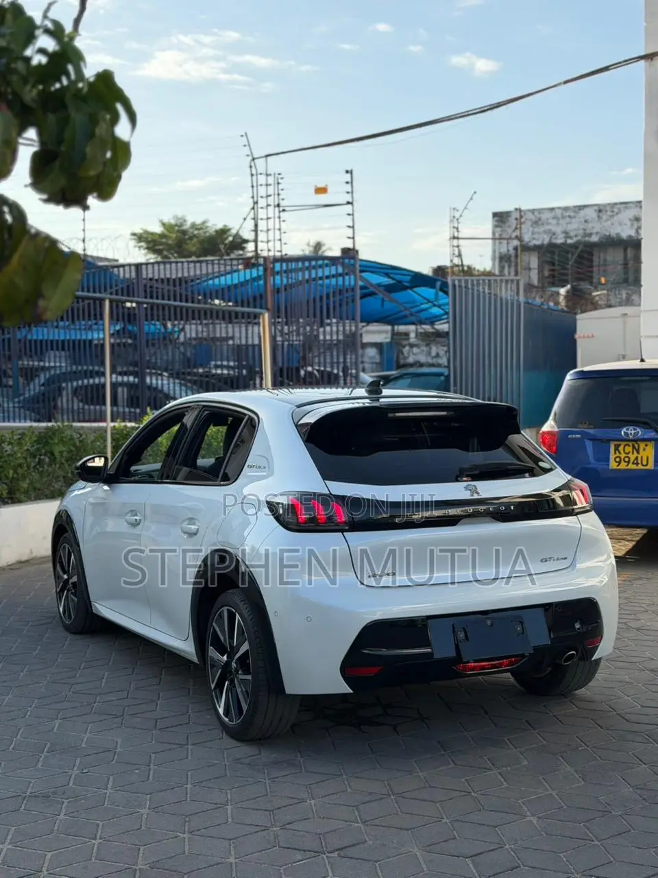 Peugeot 208 2021 White