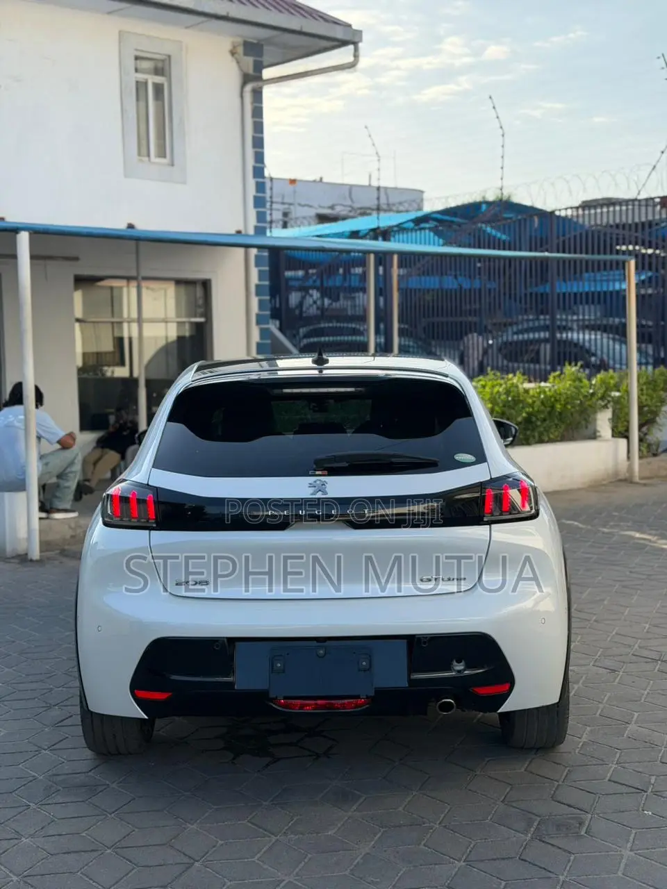 Peugeot 208 2021 White