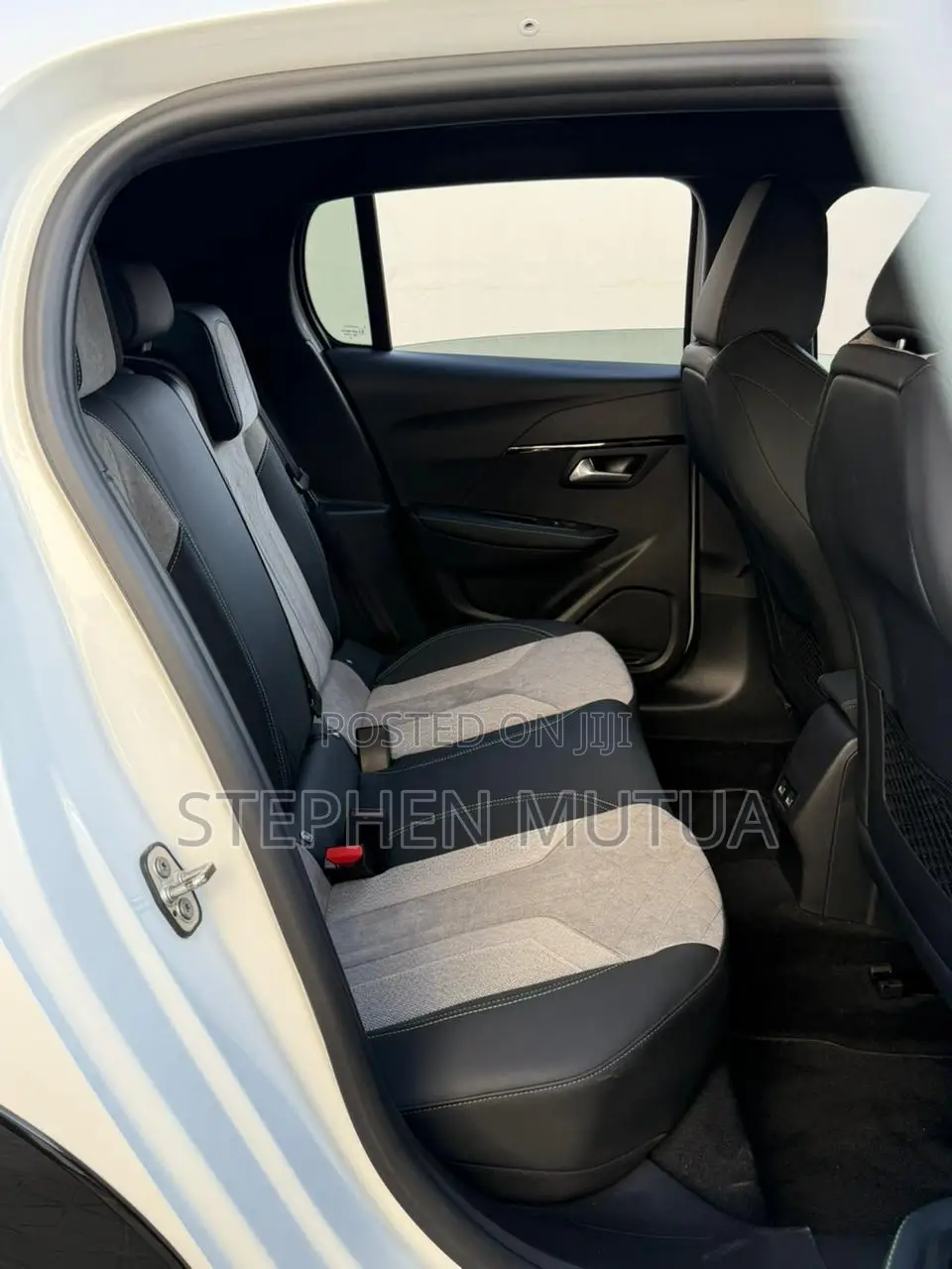 Peugeot 208 2021 White