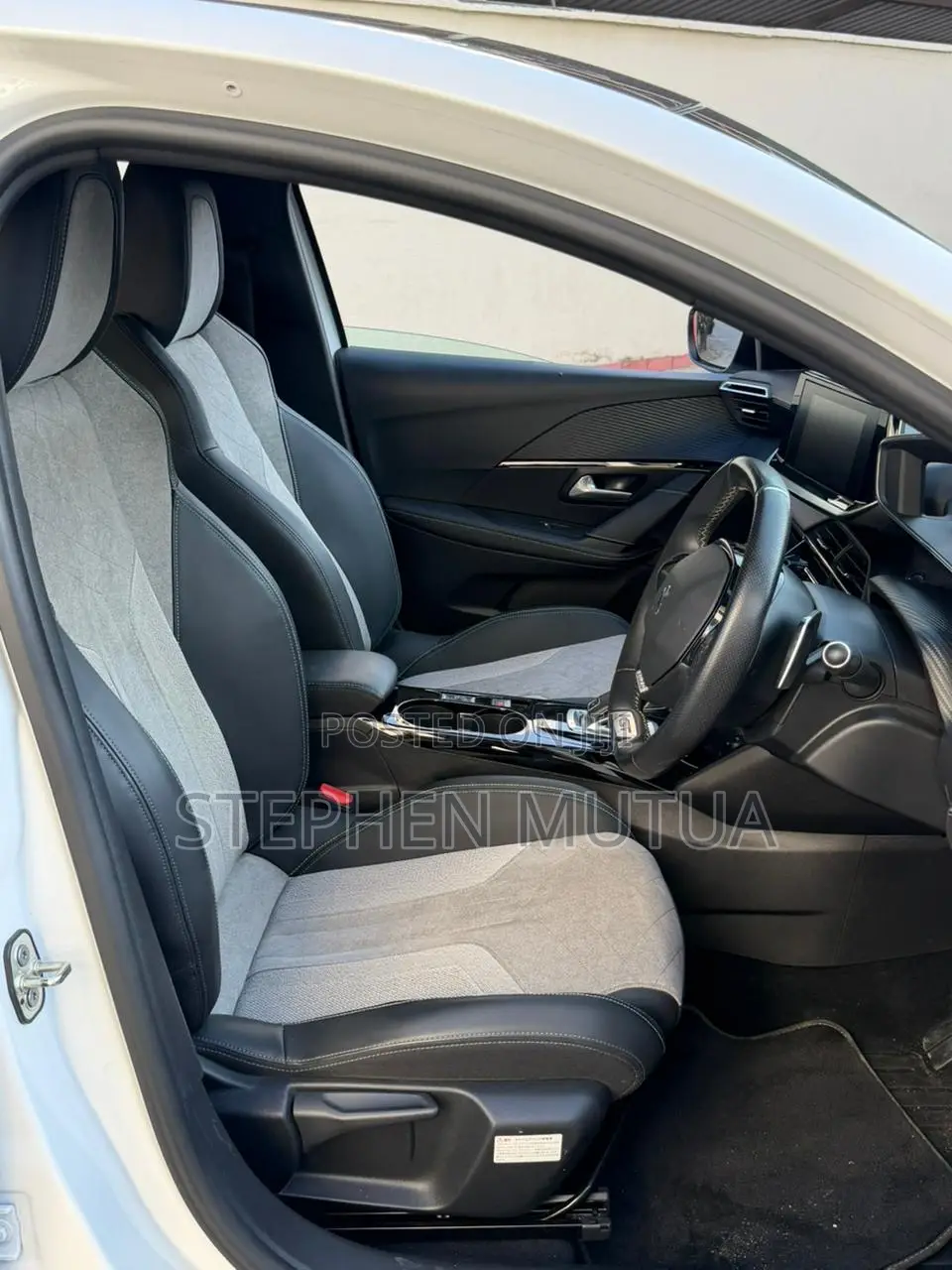 Peugeot 208 2021 White