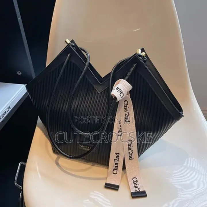 Elegant Black Peated Handbag