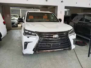 Lexus LX 570 AWD 2019 White