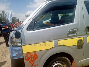 Toyota HiAce 2009 White