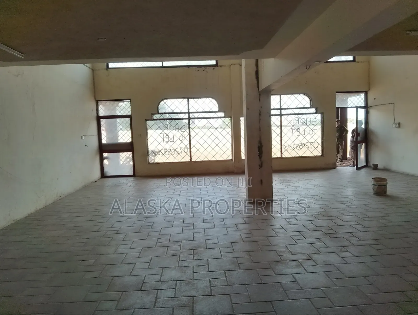 Godown to Let in Mbombolulu