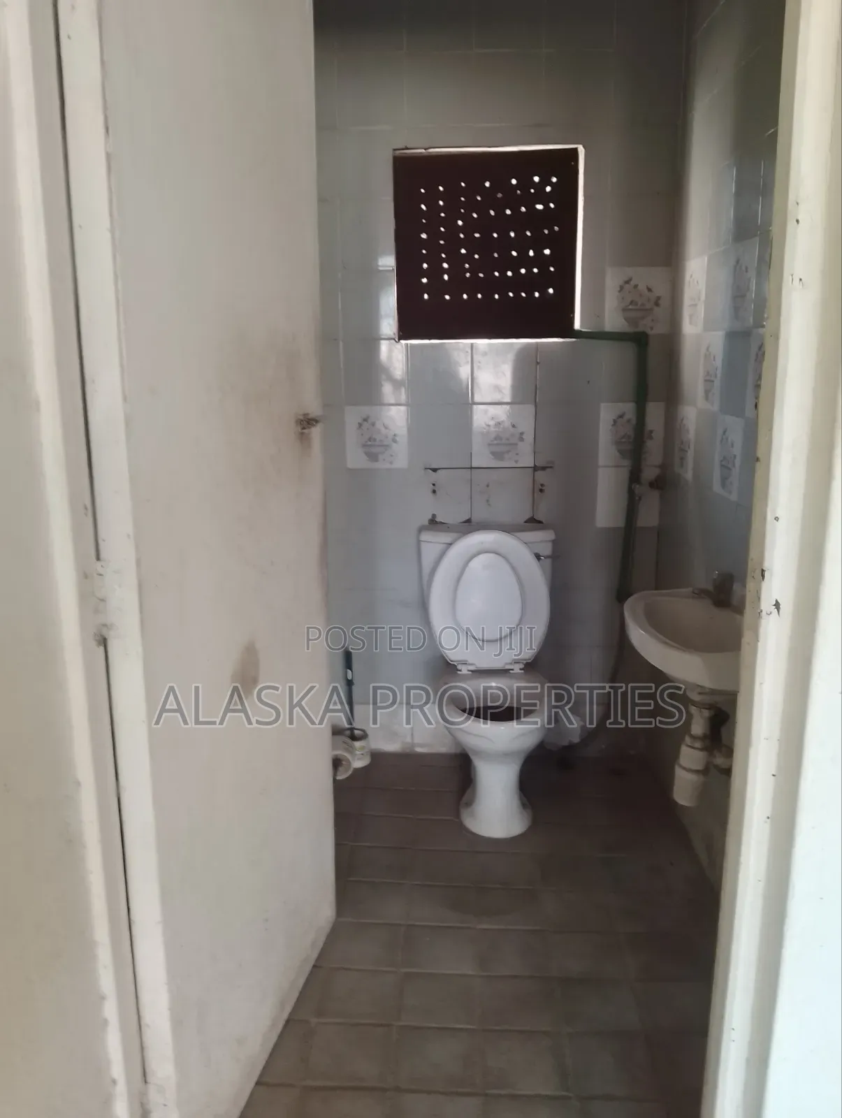 Godown to Let in Mbombolulu