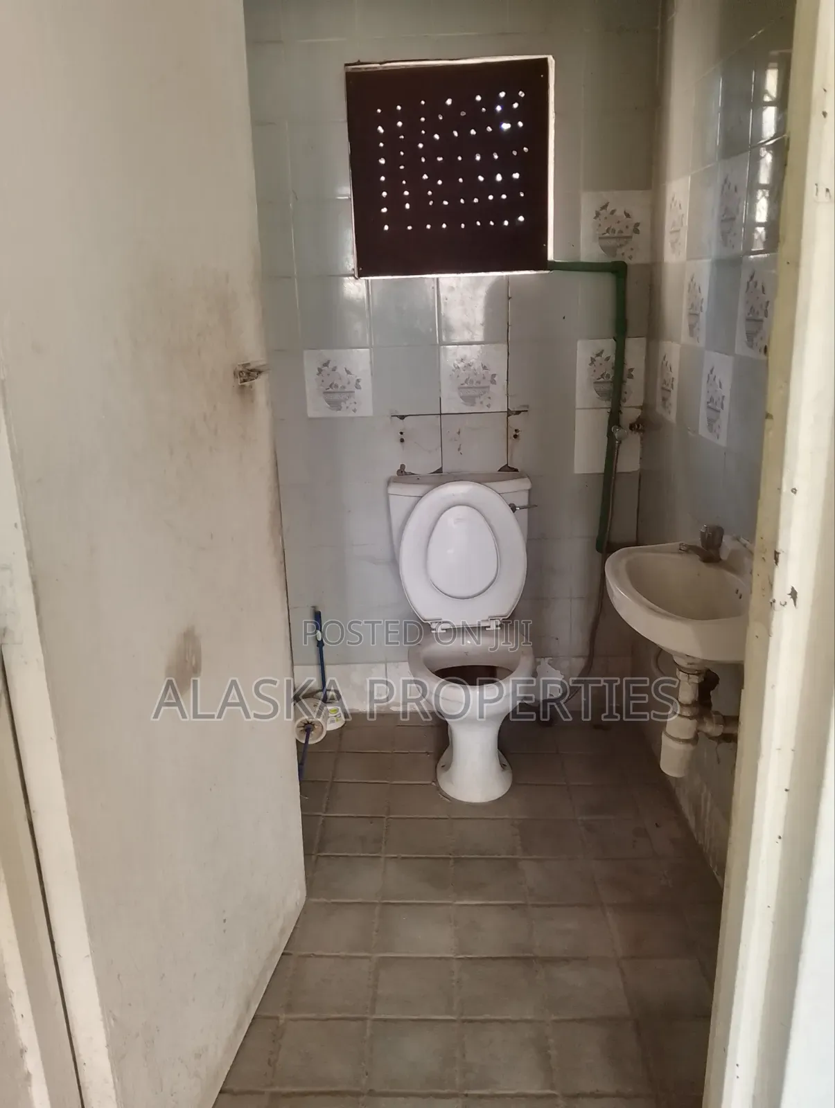 Godown to Let in Mbombolulu