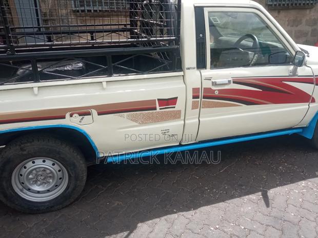 Toyota Hilux - thumbnail 5