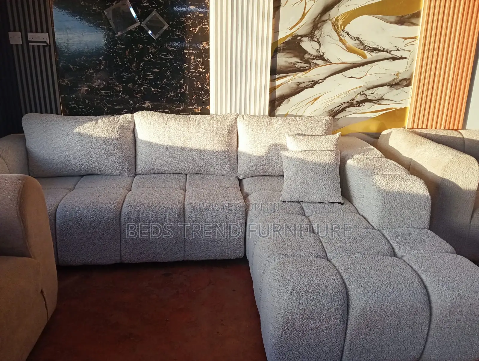 6 Seater White Bubble L Seat.