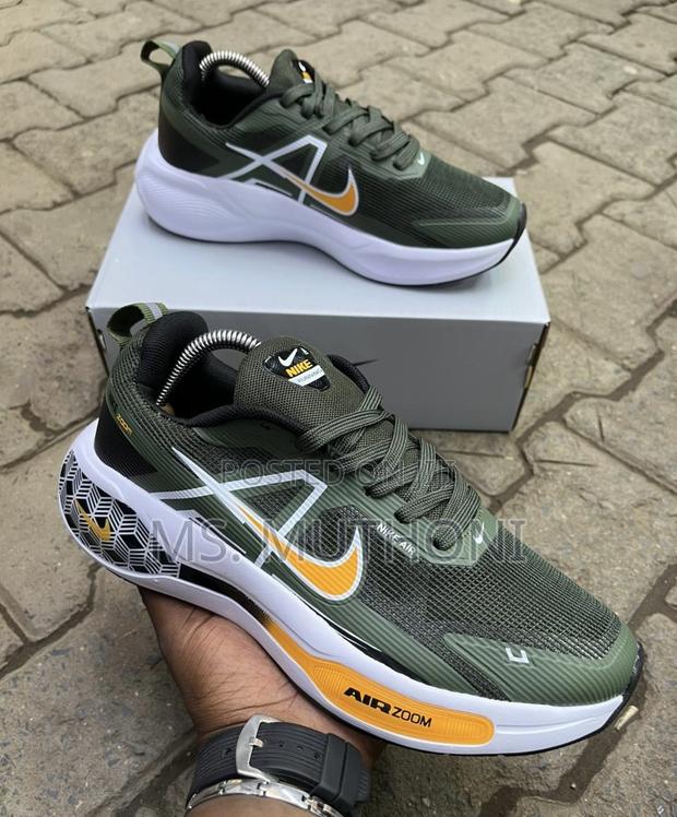 Well Cushioned Unisex Trainers - thumbnail 3