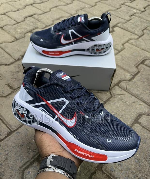 Well Cushioned Unisex Trainers - thumbnail 4