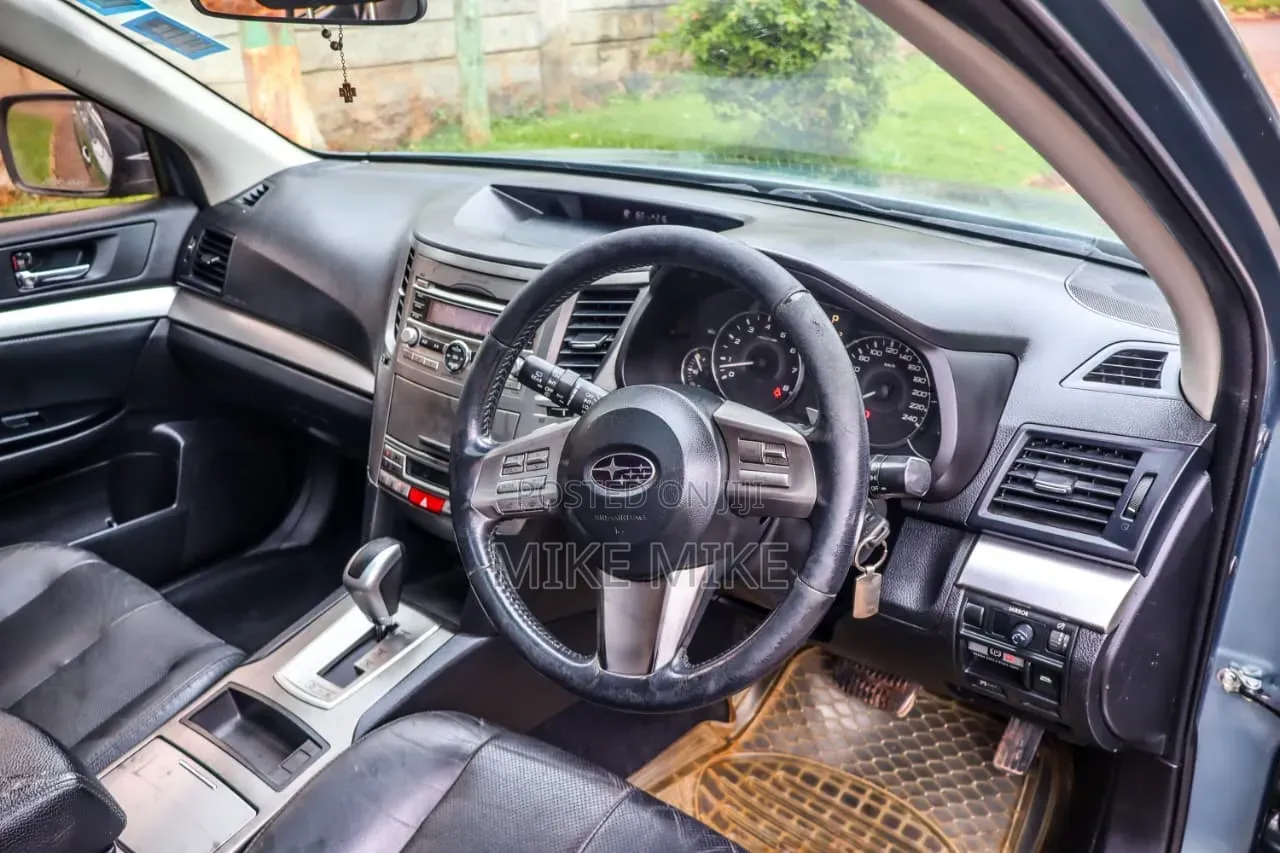 Subaru Outback 2.5i Premium 2011 Green