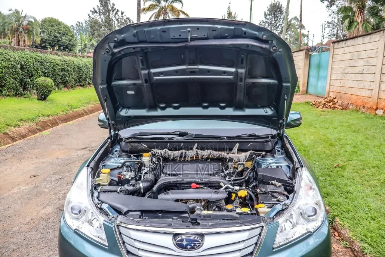 Subaru Outback 2.5i Premium 2011 Green