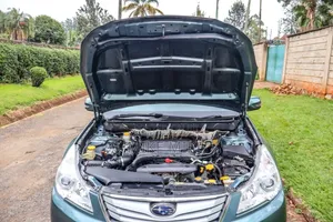 Subaru Outback 2.5i Premium 2011 Green