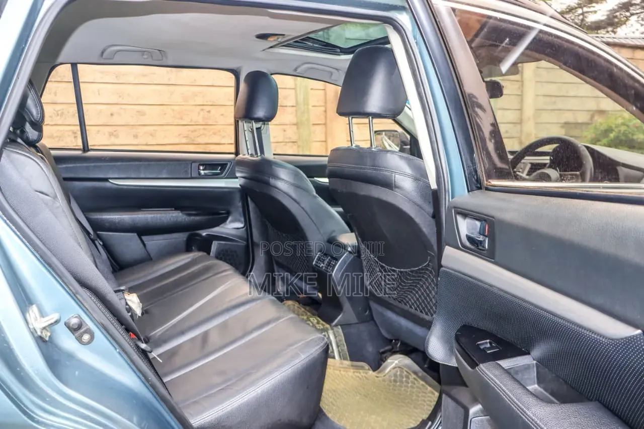 Subaru Outback 2.5i Premium 2011 Green