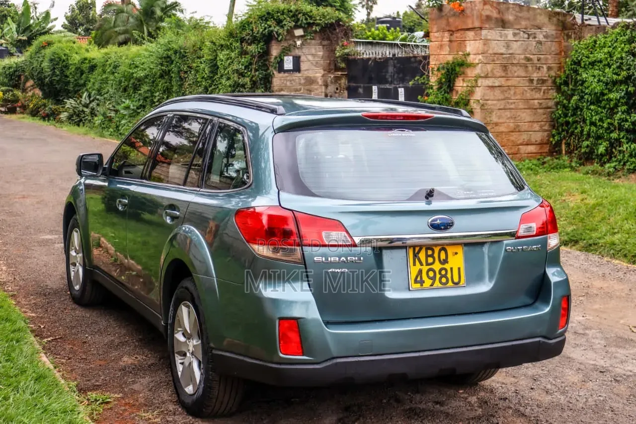 Subaru Outback 2.5i Premium 2011 Green
